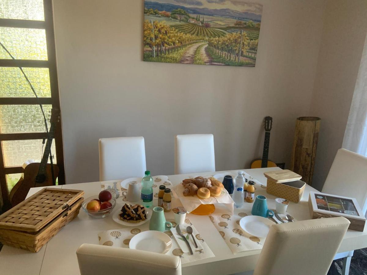 Il Girasole Bed and Breakfast Basciano Buitenkant foto